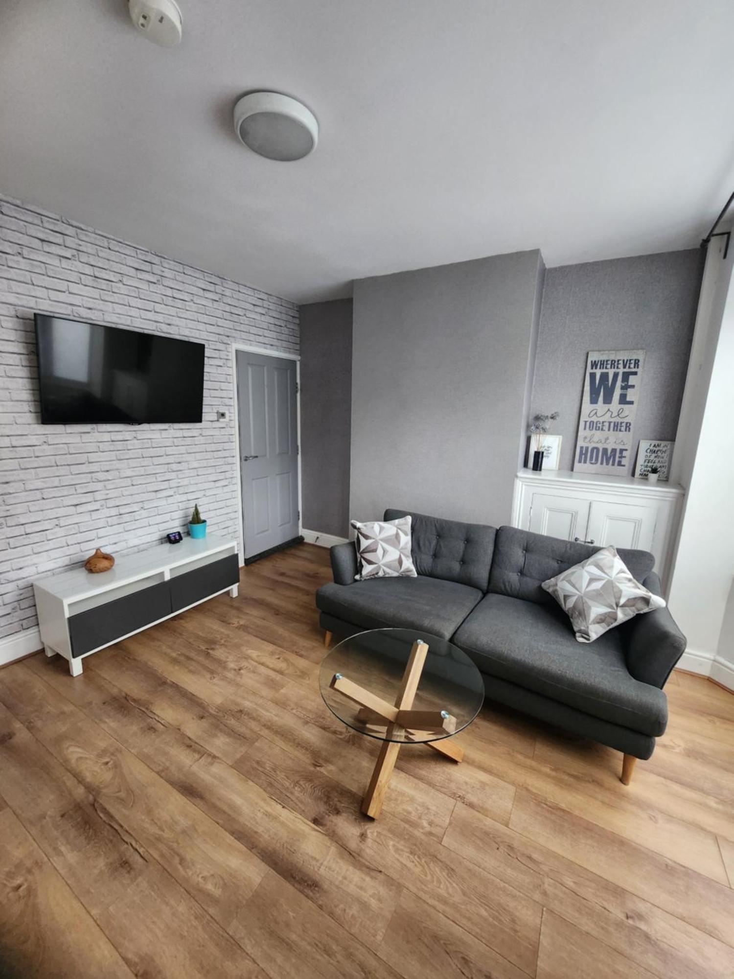 Manor House 3 *